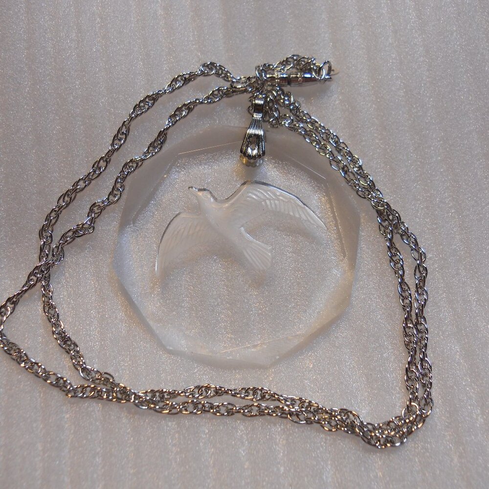 Vintage Hallmark - Intaglio Dove Pendant Necklace  12-30 - Picture 2 of 2